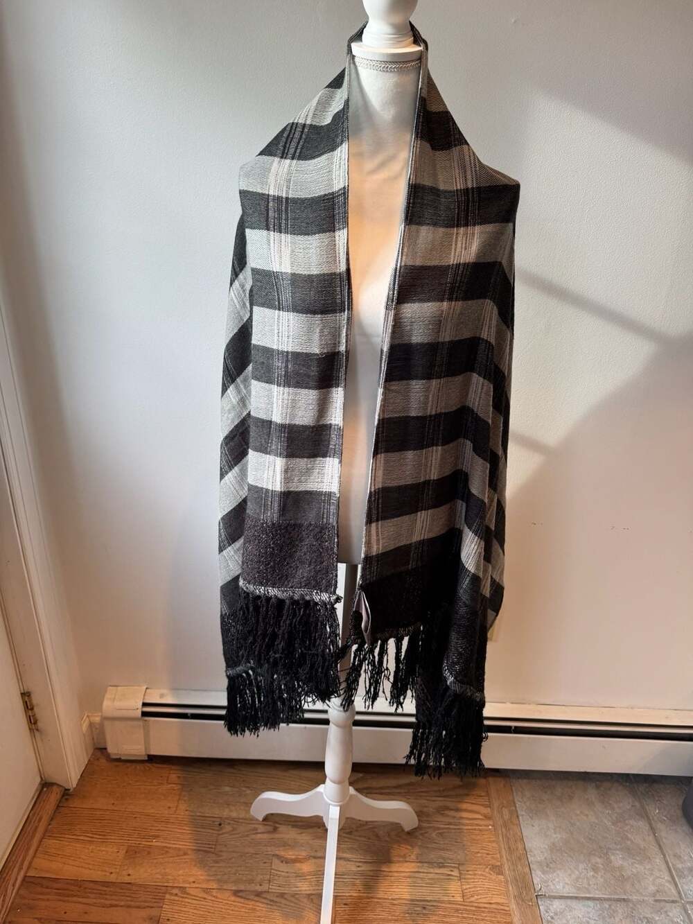 Vince Camuto Plaid Scarf Black White Fringe 100% Acrylic